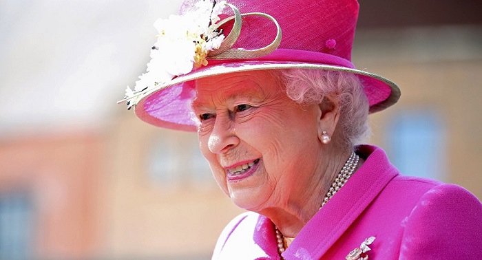 La reina de Inglaterra llama “muy groseros“ a los oficiales chinos
